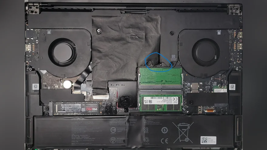 Повреждённая испарительная камера Razer Blade 18