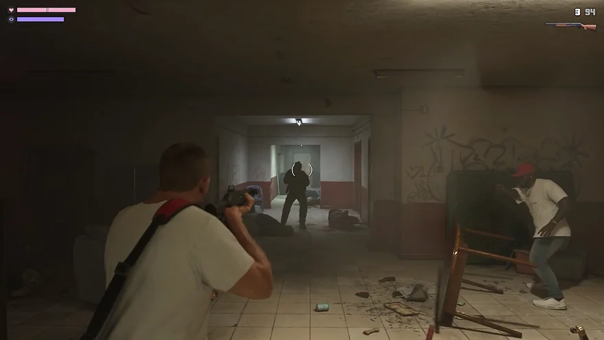 Персонаж GTA 6 целится из оружия в коридоре