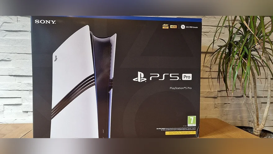 Коробка PlayStation 5 Pro с консолью внутри